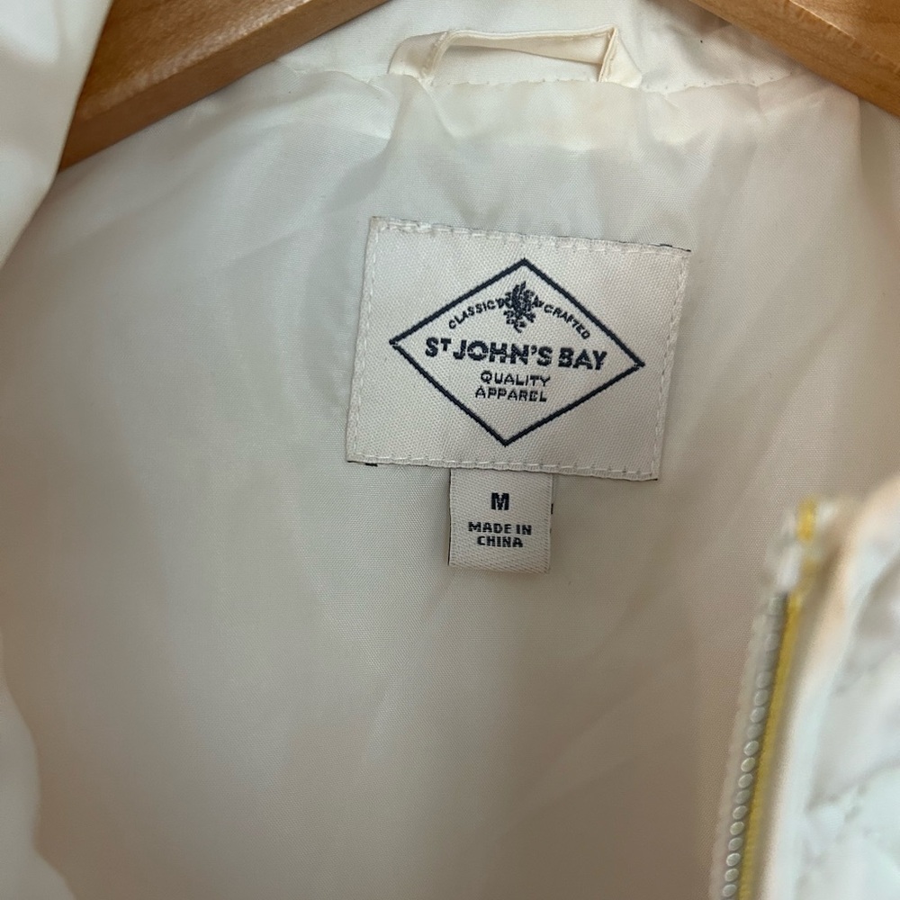 St. John's Bay White Quilted Sleeveless Vest - Picture 7 of 8